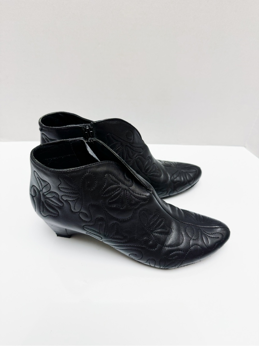 Pikolinos - Black Leather Embroidered Ankle Boots